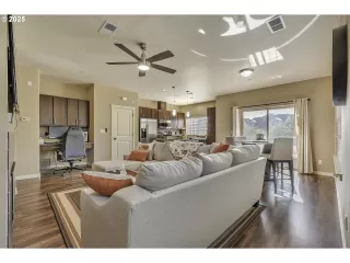 Photo #5: 373741306 Listing 