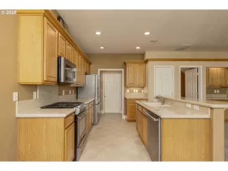 Photo #3: 373742979 Listing 