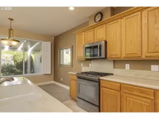 Photo #4: 373742979 Listing 