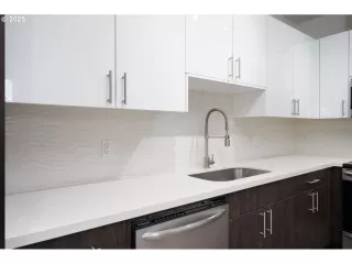 Photo #4: 373753683 Listing