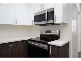 Photo #5: 373753683 Listing