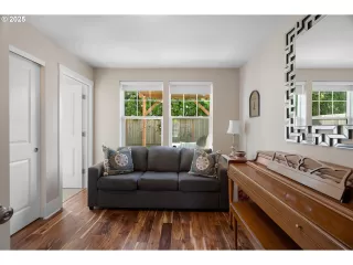 Photo #3: 373872292 Listing