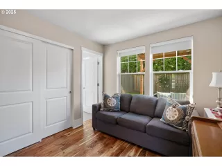 Photo #4: 373872292 Listing