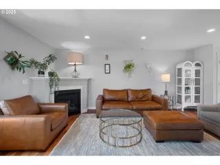 Photo #6: 373872292 Listing