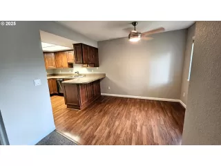 Photo #2: 374036122 Listing