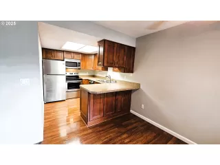 Photo #5: 374036122 Listing