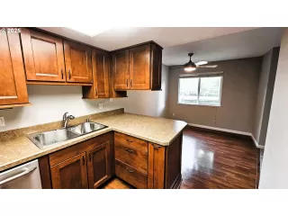 Photo #6: 374036122 Listing