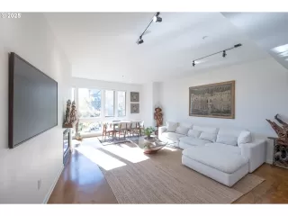 Photo #2: 374229539 Listing 