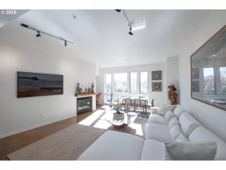 Photo #3: 374229539 Listing 