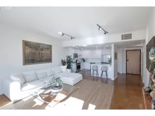 Photo #6: 374229539 Listing 