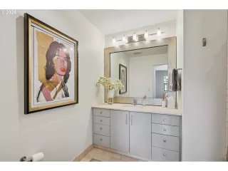 Photo #4: 374437126 Listing 