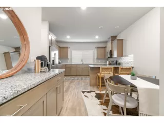 Photo #2: 374805351 Listing