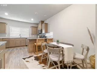 Photo #3: 374805351 Listing