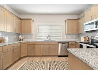 Photo #4: 374805351 Listing