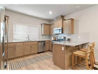 Photo #5: 374805351 Listing