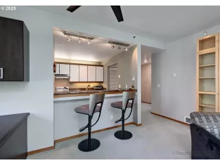 Photo #3: 374822418 Listing