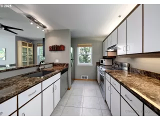 Photo #4: 374822418 Listing