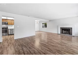 Photo #6: 375045546 Listing 