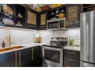 Photo #4: 375246352 Listing
