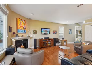 Photo #4: 376203380 Listing