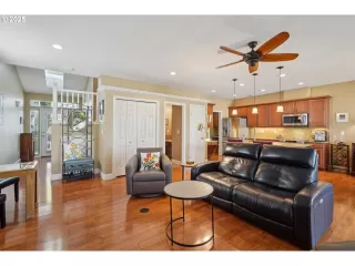 Photo #5: 376203380 Listing