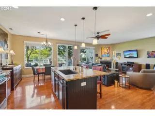 Photo #6: 376203380 Listing