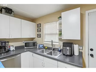 Photo #2: 376321593 Listing