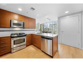 Photo #3: 376650904 Listing