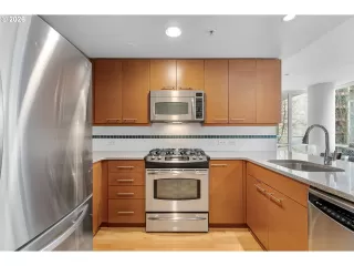 Photo #4: 376650904 Listing