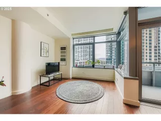 Photo #3: 376662900 Listing 