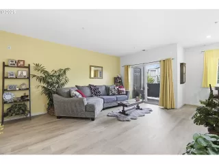 Photo #5: 377606073 Listing 