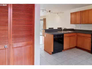 Photo #2: 377770367 Listing