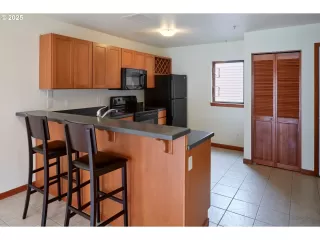 Photo #4: 377770367 Listing