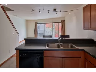 Photo #6: 377770367 Listing