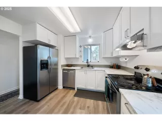 Photo #3: 377874394 Listing 