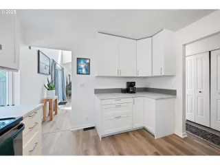 Photo #4: 377874394 Listing 