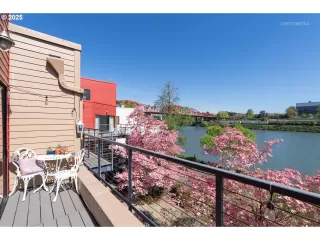 More Details about MLS # 378502999 : 910 NW NAITO PKWY I-19