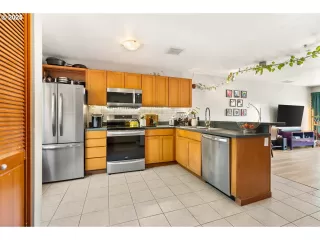 Photo #1: 378502999 Listing