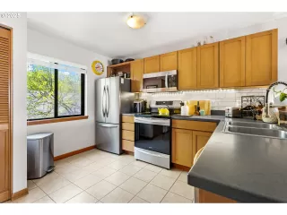 Photo #2: 378502999 Listing