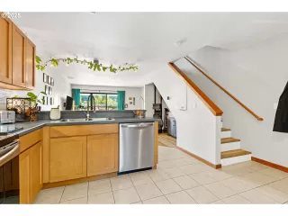 Photo #3: 378502999 Listing