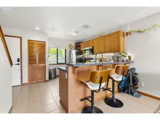 Photo #4: 378502999 Listing