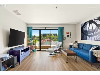 Photo #5: 378502999 Listing