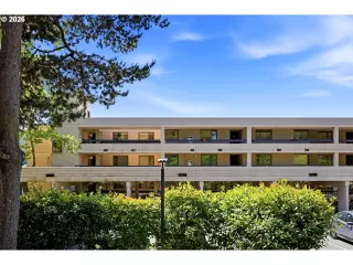Photo #2: 378516370 Listing