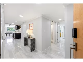Photo #6: 378516370 Listing