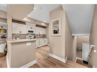 Photo #2: 378566147 Listing