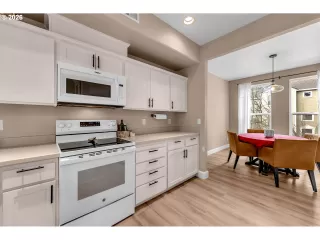 Photo #3: 378566147 Listing