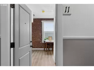 Photo #3: 378732987 Listing