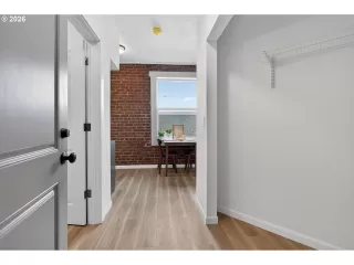 Photo #4: 378732987 Listing