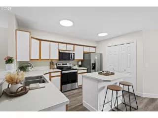 Photo #5: 378830285 Listing 