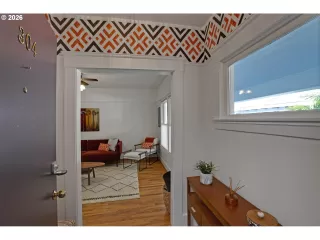 More Details about MLS # 379487380 : 2127 NW IRVING ST 304